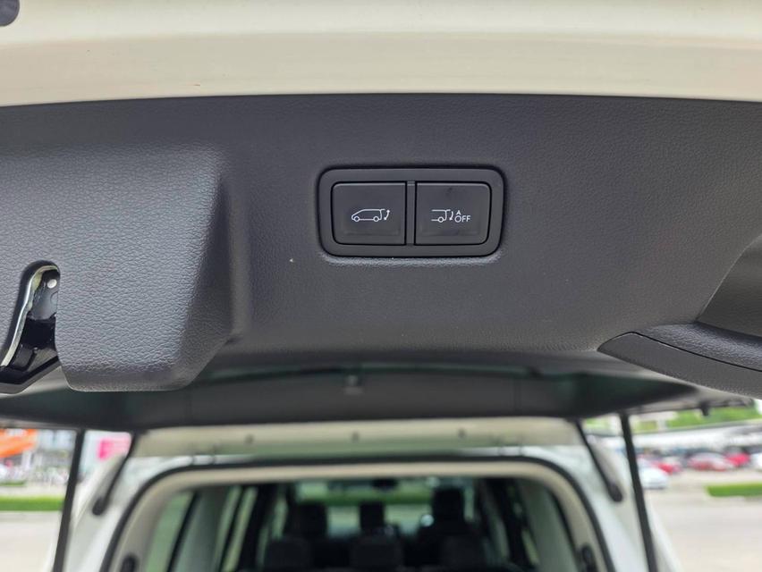(แจ้งรหัสรถ PEAT641) HYUNDAI STARIA PREMIUM (SUNROOF) ปี 2025 แท้ รูปที่ 8