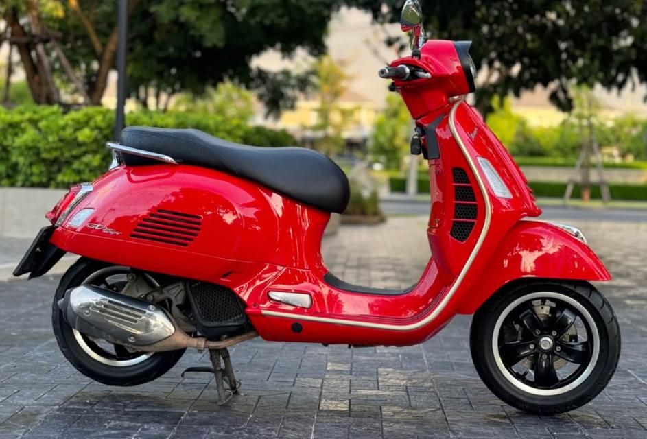 ขายด่วน Vespa GTS 150 สีแดง ปี 2022