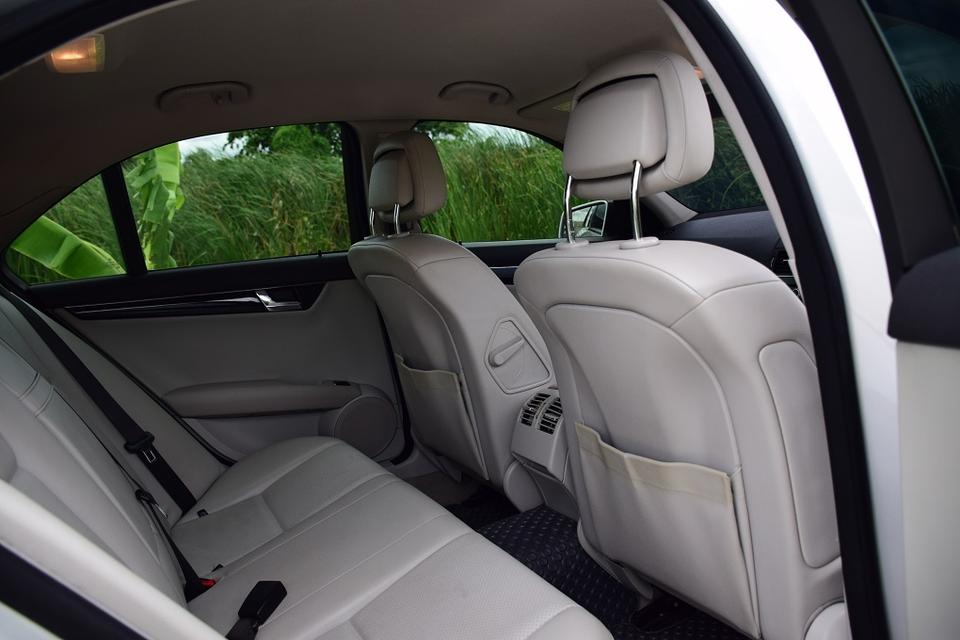 ขายเพียง 268000บาท BENZ C200 คอมเพลสเซอร์ แอร์จอ พ.มัลติ ขับดีมาก เบาะหนังไฟฟ้าเมเมโมรี่ 3จุด ภายในใหม่กิ๊ฟ เอกสารครบพร้อมโอน โทร0957401229 ไอดีไลUTBP 10