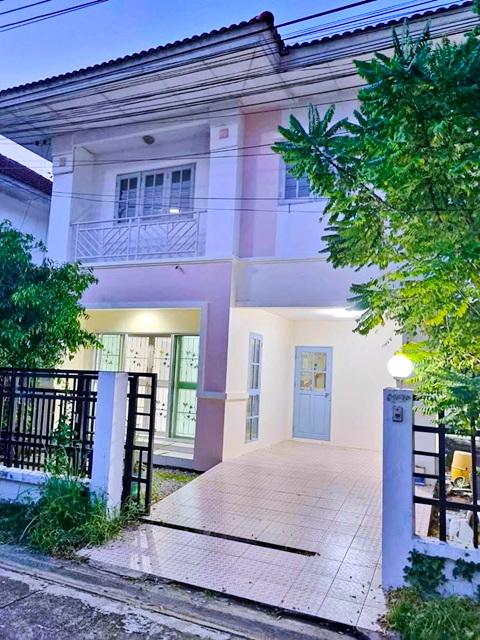 ตลาดกลางลาดสวาย 2.4 กม เลียบลำลูกกาคลอง 4 มาร์เก็ตวิลเลจ รังสิต 1.9กม. ให้เช่าบ้าน2ชั้น 38ตร.วา. 3นอน พร้อมเฟอร์ 3 แอร์ 