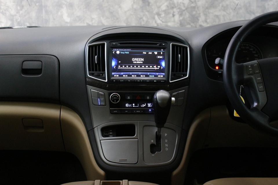 รหัสรถ JRS3187 🚐✨ HYUNDAI H-1 ปี 2017 สีดำสุดหรู สภาพพร้อมใช้ รูปที่ 11