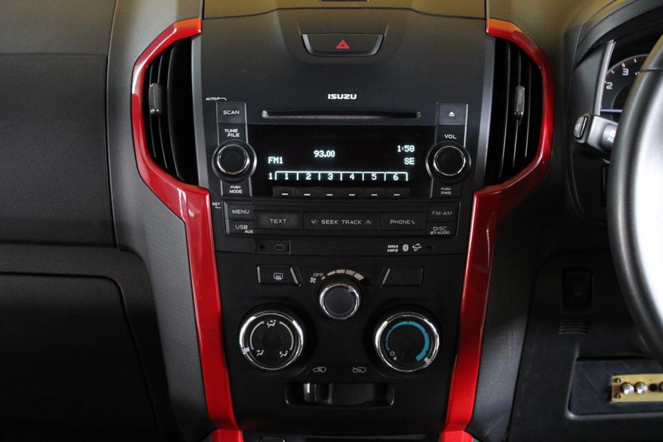 Isuzu D-Max X-Series 2.5 Z VGS Turbo Spacecab MT สีดำ รูปที่ 17