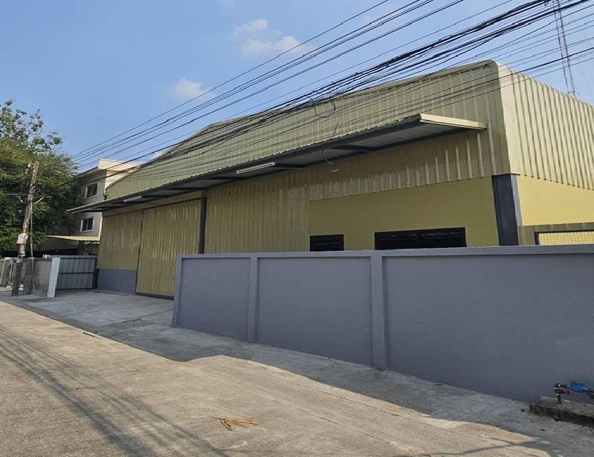 ให้เช่าโกดัง พร้อมสำนักงาน สร้างใหม่ (สร้างใหม่ ) / ซอยรามคำแหง เข้าซอยประมาณ 400 เมตร / ใกล้แยกร่มเกล้า รามคำแหง / พื้นที่ใช้สอย 272 ตารางเมตร 1