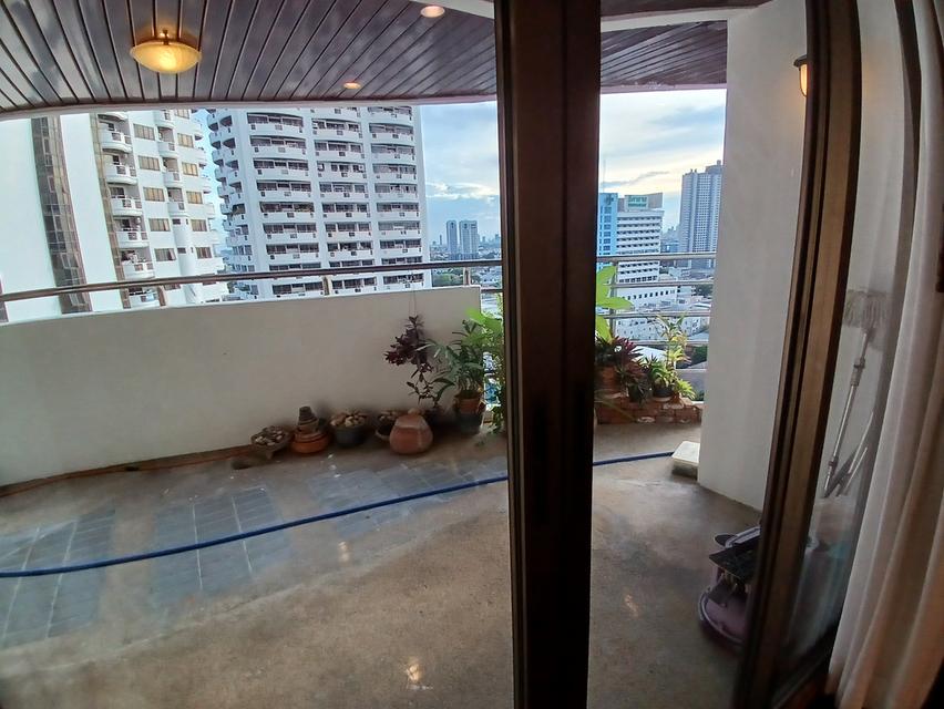 Floraville Condominium 9
