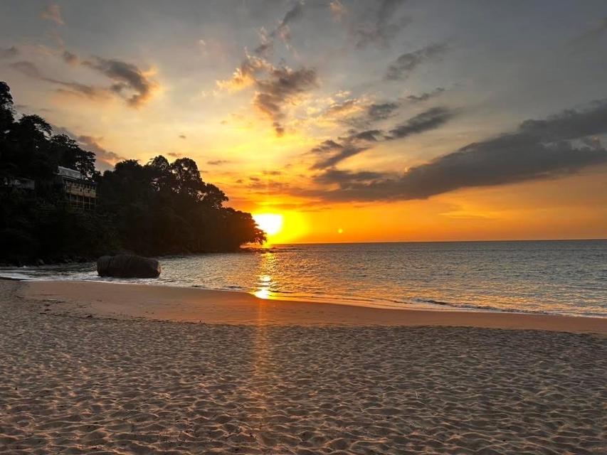 โรงแรมรีสอร์ทที่ดินอสังหาริมทรัพย์กิจการโรงแรมที่ดินติดทะเลทำเลทองด้านหน้าทางเข้าติดถนนหลักเพชรเกษมเขาหลัก พังงา 1