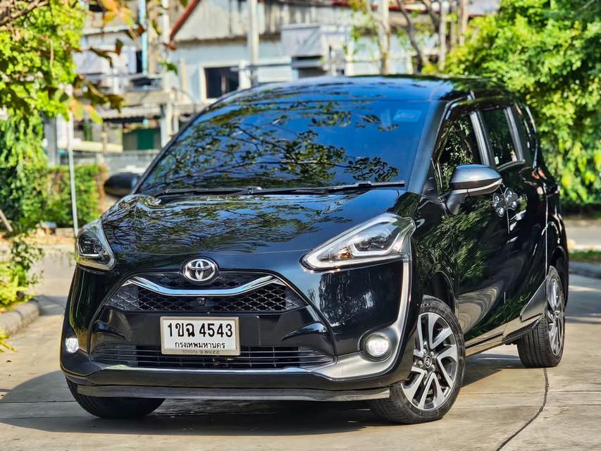 Toyota sienta 1.5 V ตัวท็อป 2