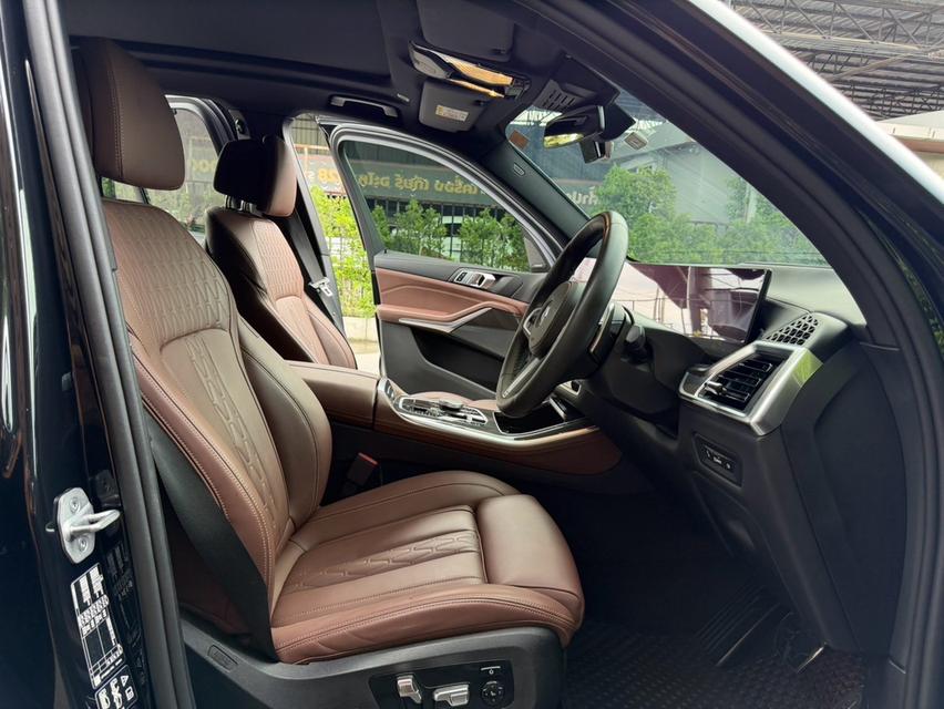 (แจ้งรหัสรถ AP119) BMW X5 30d msport Lci 2024 สี ดำ รูปที่ 5