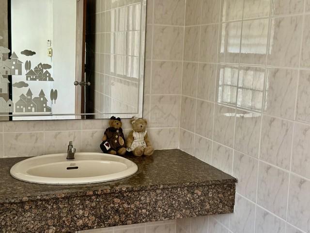 ให้เช่า โฮมออฟฟิศ 4 ชั้น ดาดฟ้า หลังริม 500 ตรม. 8 ห้องใหญ่ ซอยสุขุมวิท 4 ใกล้ BTS นานา 6