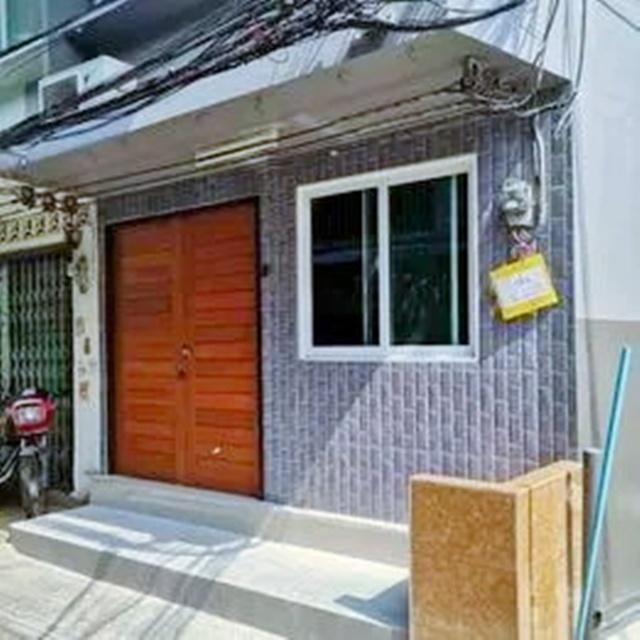 ให้เช่าตึกแถว 2 ชั้น หลังมุม BTSเซนหลุยส์ 900ม. จันทน์16-20 25ตร.วา. 150 ตร.ม. สาทร11 สุรศักดิ์ 900 ม.ม.นานาชาติ 1.8 กม.
