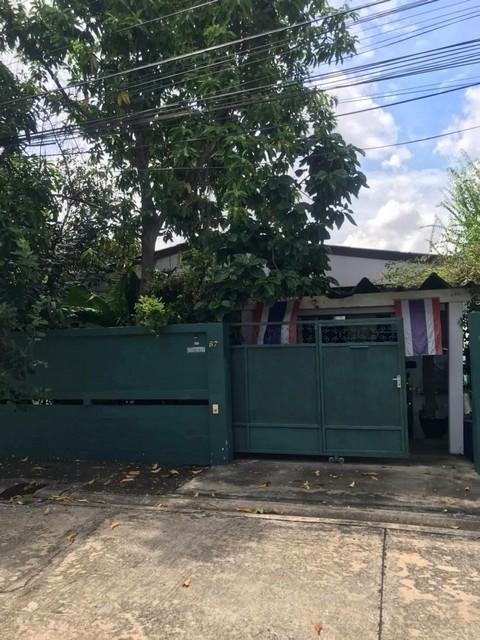 ขายบ้าน ชั้นเดียว หมู่บ้านรวมโชค โชคชัยสี่ ซอย 54 ใกล้ Central Eastville ลาดพร้าว-โชคชัย 4 ขายตามสภาพ บ้านต้องรีโนเวท แหล่งชุมชนใกล้ร้านอาหาร 2