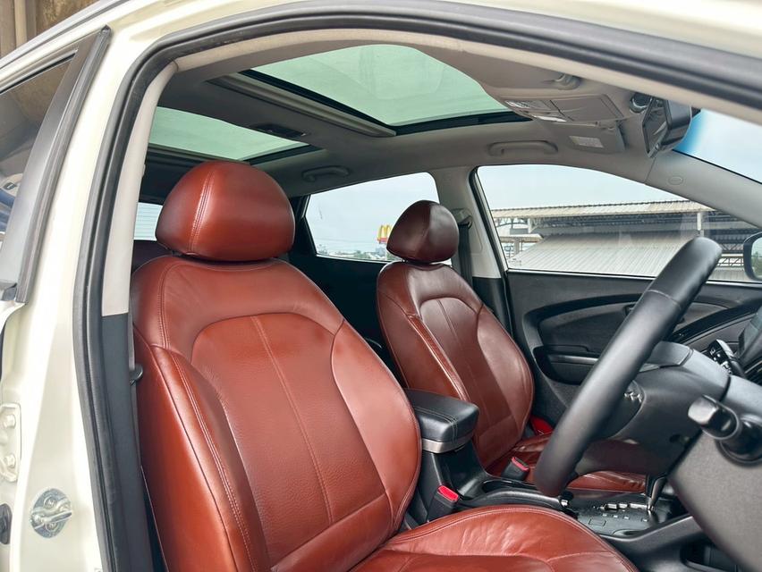 HYUNDAI TUCSON 4WD (IX35)2.0L N/A 6AT Panaromic Glass Roof 11