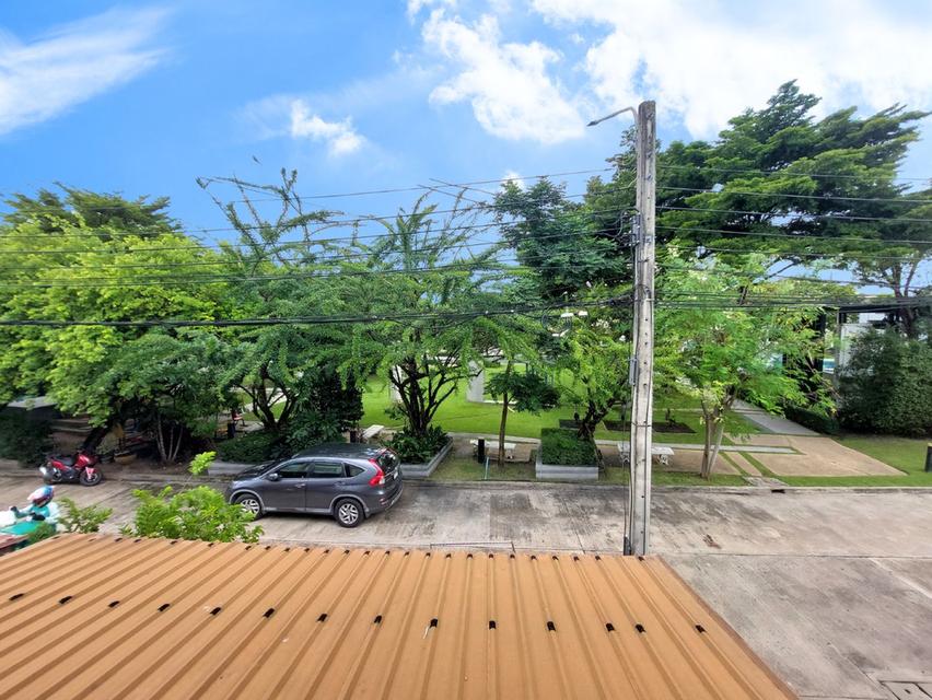ฮาบิทาวน์ วัชรพล ทาวน์เฮ้าส์หลังริม หน้าบ้านติดสวนสาธารณะของโครงการ 16