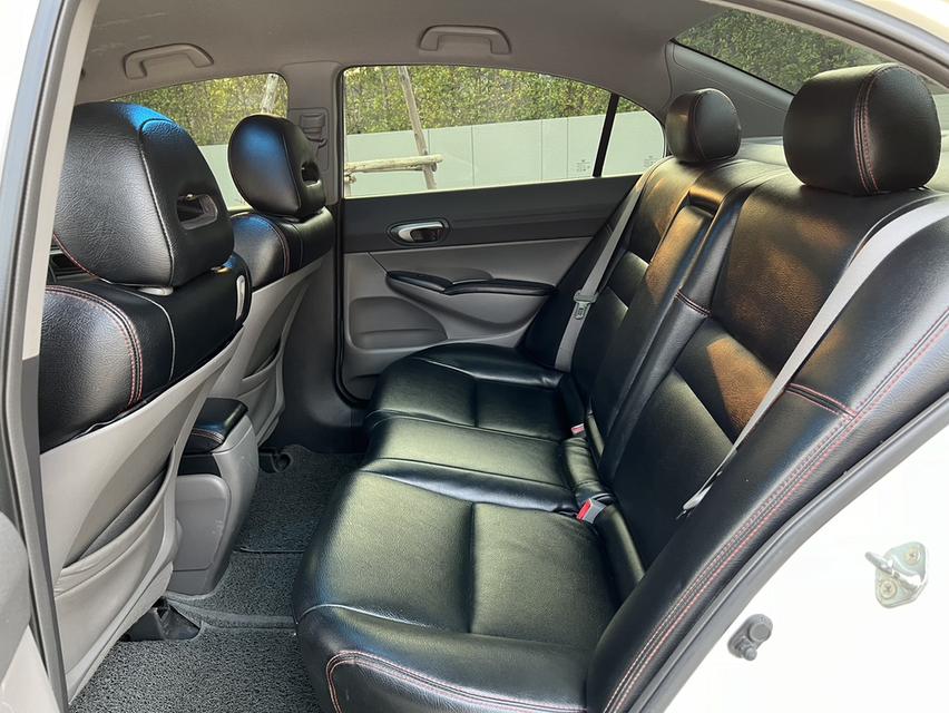 2011 Honda Civic FD ออโต้ สีขาวภายในดำหายาก รถสวยมาก รูปที่ 17