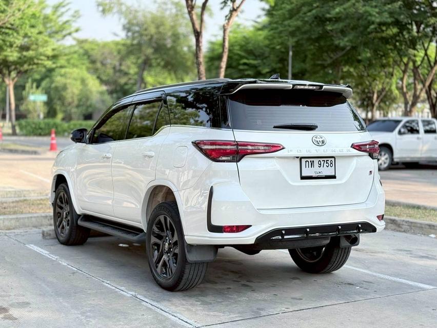 รหัสรถ PR9758 Toyota Fortuner 2.8 GR Sport 4WD Black Top ปี 2022 รูปที่ 4