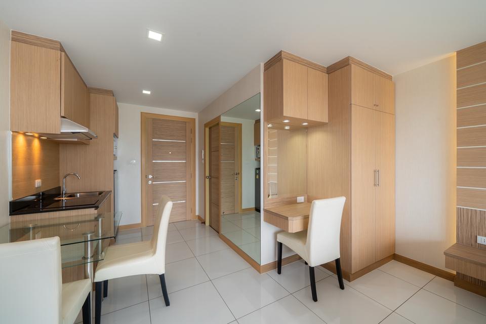 Whale Marina Condo Beachfront Najomtien 18