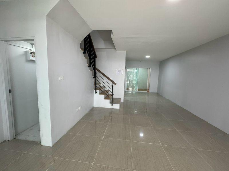 🏡 ทาวน์โฮมรีโนเวทใหม่ทั้งหลัง ราคาต่ำกว่าประเมิน หมู่บ้านมี รปภ. 24 ชม. | คลองสามวา ถ.หทัยราษฎร์ 6