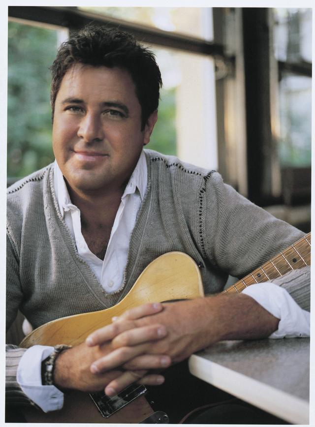 เสื้อยืดแขนสั้น แนวนักร้อง นักแต่งเพลงชาวอเมริกัน Vince Gill Tour 2002 แท้ มือสอง สภาพดี ของพร้อมส่งครับ รูปที่ 8