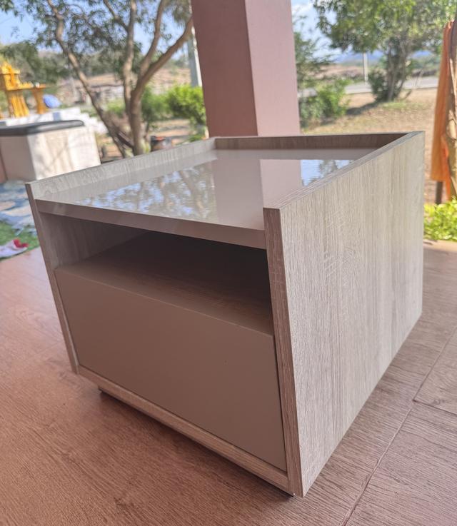 โคมไฟ  โต๊ะข้างเตียง (Bedside Table/Nightstand) รูปที่ 4
