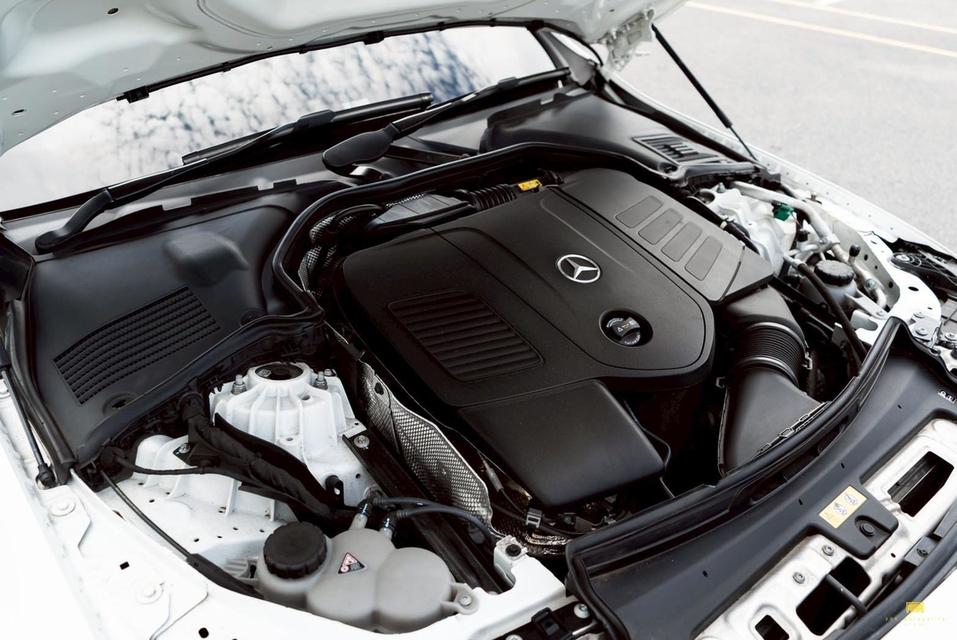 Mercedes-Benz C350e | 2022 | สีขาว รูปที่ 18