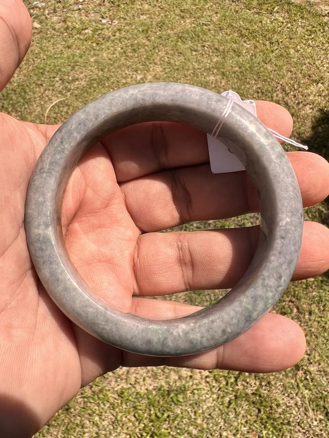 กำไลหยกเจไดต์พม่าแท้ (Jadeite) สีเทาสว่างติดน้ำผึ้ง เนื้อตัน สมบูรณ์ไร้รอยร้าว ขนาด 5