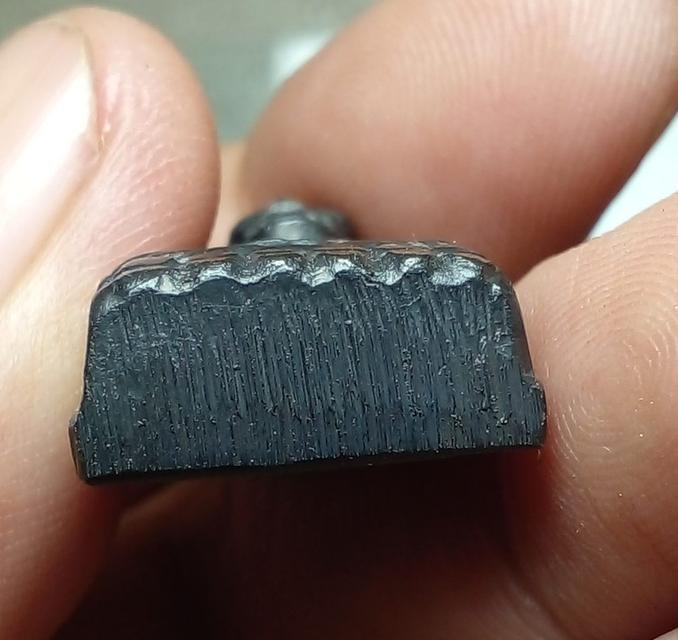 รูปหล่อ หลวงปู่ทวด วัดช้างให้ หลังตัวหนังสือ