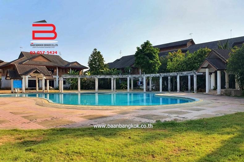 ทาวน์เฮาส์ หมู่บ้าน มาลีวัลย์ (คลอง 2) เนื้อที่ 43 ตรว. ถนนรังสิต-นครนายก ต.ประชาธิปัตย์ อ.ธัญบุรี จ.ปทุมฯ 12