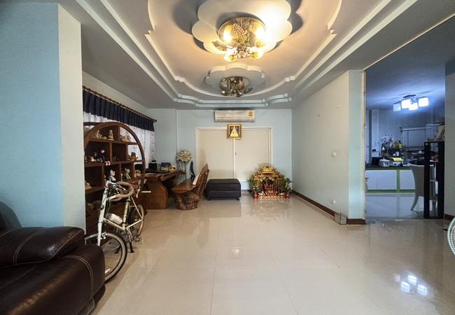 ขายบ้านเดี่ยว หมู่บ้านรุ่งอรุณวิลล์ ซอยวัดส้มเกลี้ยง เนื้อที่ 55.5 ตร.ว. 2 ชั้น 3 นอน 3 น้ำ 5