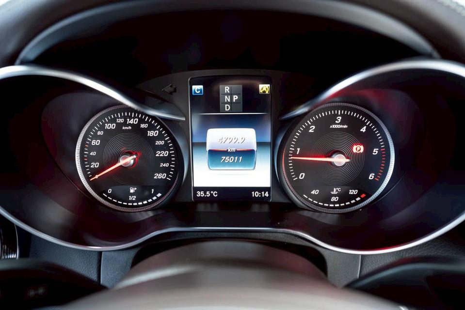 BENZ GLC-CLASS 250d 4MATIC Off-Road ปี 2018 สีเทา โฉม W253 ปี14-24 รูปที่ 13