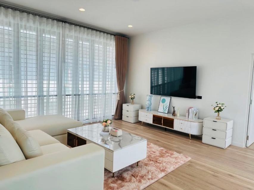 ให้เช่าบ้านเดี่ยว บุราสิริ กรุงเทพกรีฑา ทำเลทอง 4 นอน 5 น้ำ 2 ชั้น 300 ตรม 77.3 ตรว 6