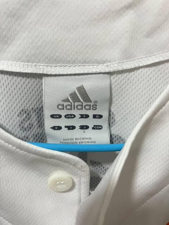 เสื้อเบสบอล Adidas Yomiuri Giants สีขาว พร้อมลายเซ็น