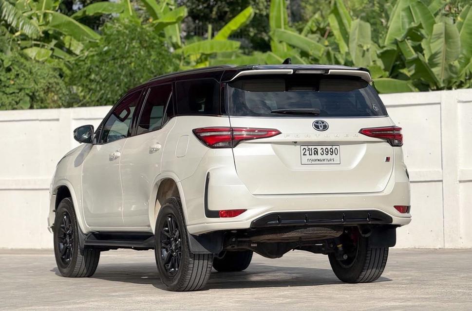 ปี 2022 TOYOTA FORTUNER, 2.8 GR SPORT BLACK TOP 4WD โฉม ปี15-ปัจจุบัน สีขาว ไมล์แท้ 44,313