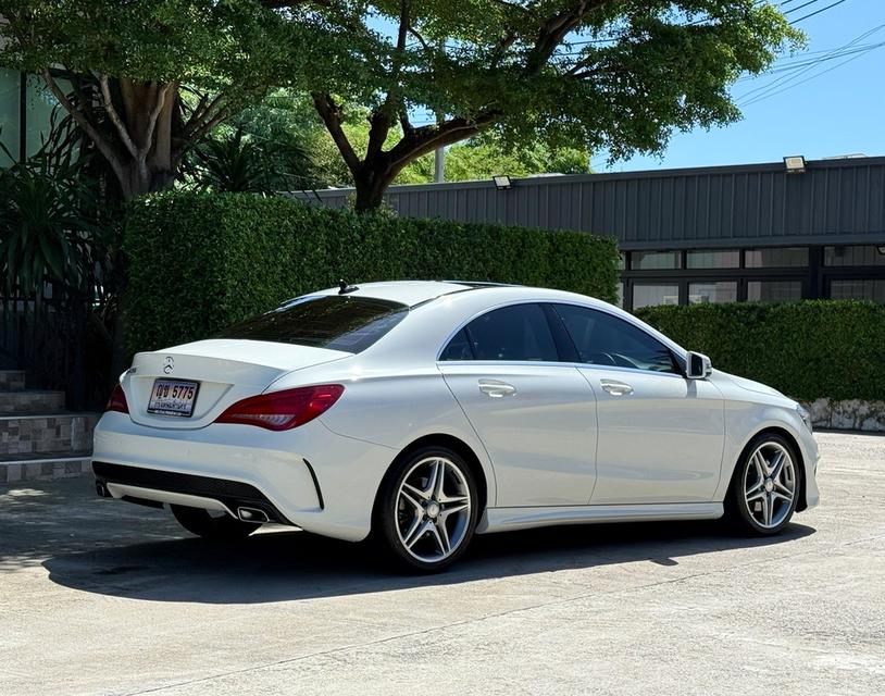 2016 BENZ CLA250 AMG DYNAMIC รถมือเดียวออกป้ายแดง รถวิ่งน้อยเพียง 90,000 กม เข้าศูนย์ตลอด รถไม่เคยมีอุบัติเหตุครับ รูปย่อยที่ 3