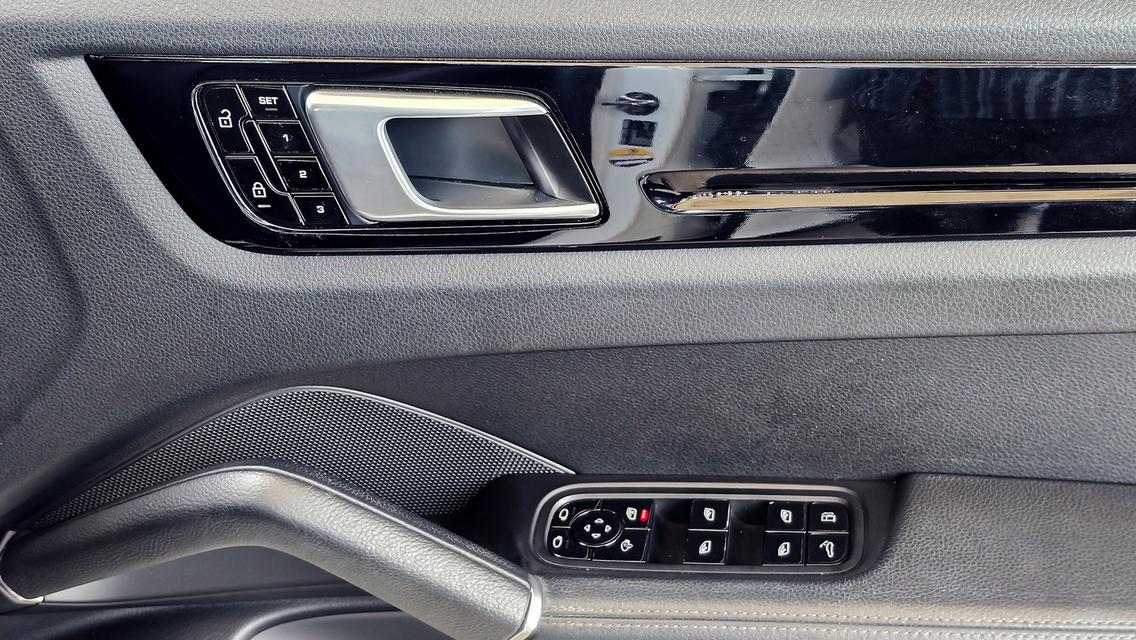PORSCHE CAYENNE 3.0E Hybrid 2019 จด 2020 6