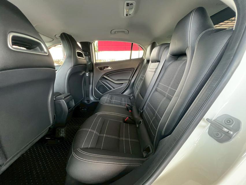 BENZ GLA-CLASS 200 ปี 2015  11