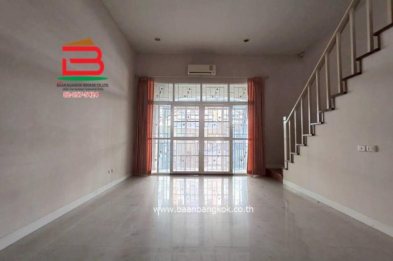 ทาวน์โฮม ปริญลักษณ์ เอกชัย-บางบอน (ใกล้เซ็นทรัล พระราม 2) เนื้อที่ 21.8 ตรว. แขวงบางบอน เขตบางบอน 5