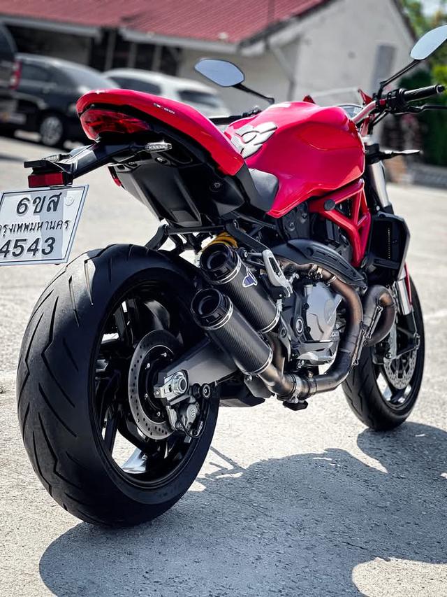 Ducati Monster 821 สีแดง 9