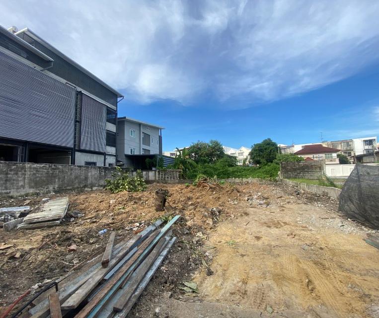 ขายที่ดินแปลงเล็ก 50 ตารางวา ปรีดี 20 สุขุมวิท 71 พร้อมแบบบ้านหรูมีลิฟต์ 2