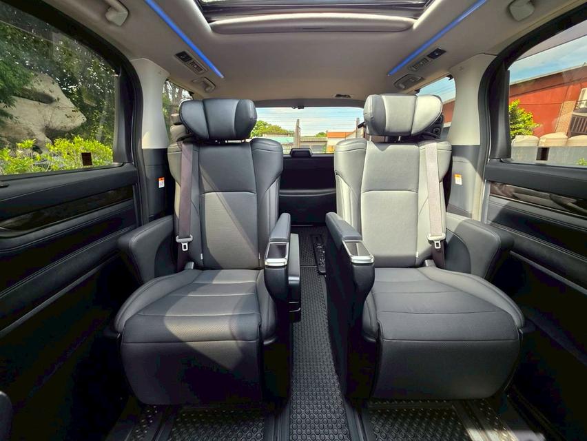 Toyota ALPHARD SC สีขาว ปี 2022 ไมล์ 30,000 กม.  14