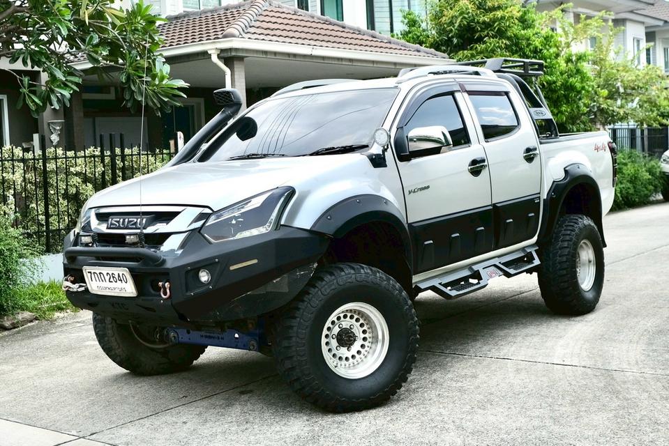 Isuzu D-max Vcross Z Prestige 3.0 4WD ไมล์ 81000 km. 