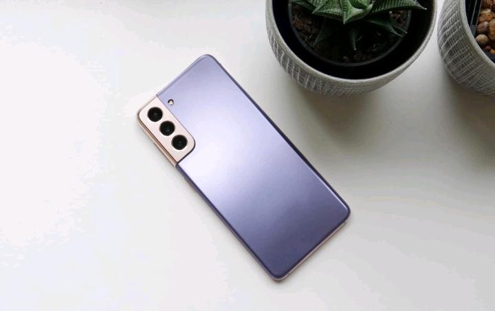 Samsung Galaxy S22  สีม่วง