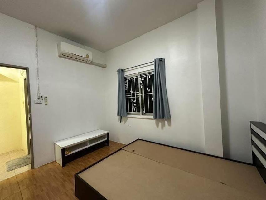 New Renovate Townhouse ร่มเกล้า ซอย 6 34 ตรว 2 ห้องนอน 2 ห้องน้ำ 2 ที่จอดรถ  2.35 ลบ 14