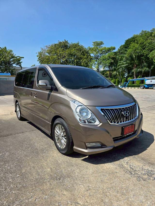 HYUNDAI H-1 Grand Starex VIP สีน้ำตาล ปี 2016 ไมล์ 140,000 กม.