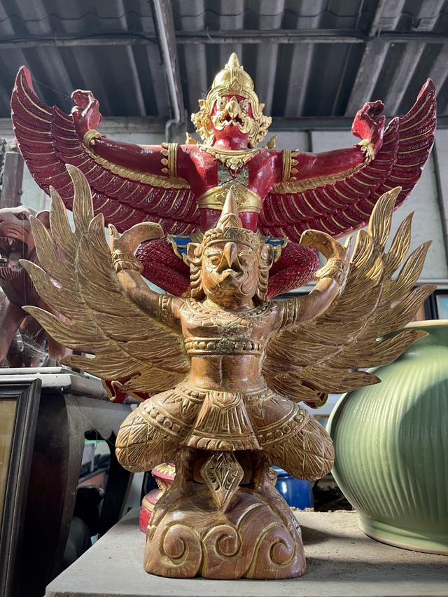 พญาครุฑตั้งโต๊ะไม้สัก และครุฑตั้งโต๊ะทหารราบที่9 เรซิ่น