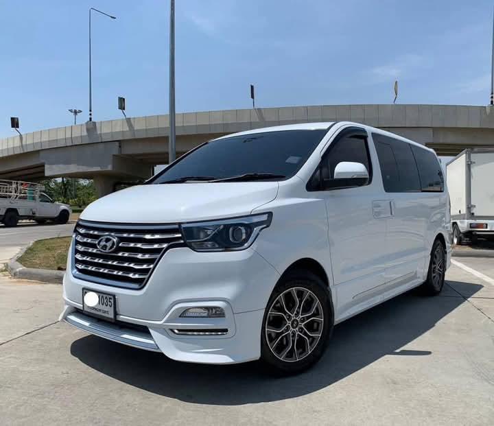 Hyundai Grand Starex สีขาว 13