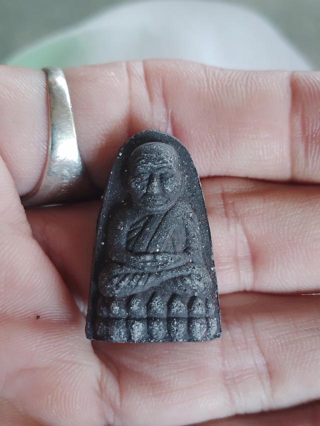 หลวงปู่ทวดวัดช้างให้และพิมพ์เล็กหลังลายนิ้วมือมีจุด6จุดวัดห้วยมงคล