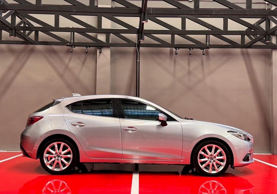 2016 MAZDA 3 2.0S 5 ประตู รถมือเดียวออกป้ายแดง รถวิ่งน้อยเพียง 90,000 กม รถเข้าศูนย์ทุกระยะ ไม่มีอุบัติเหตุครับ