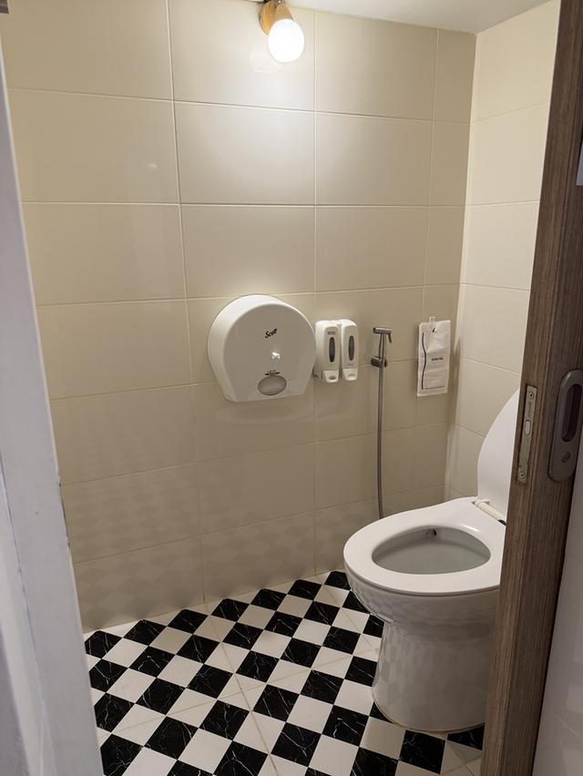 ให้เช่าอาคารพาณิชย์ หน้ากาดธารนินทร์ 8