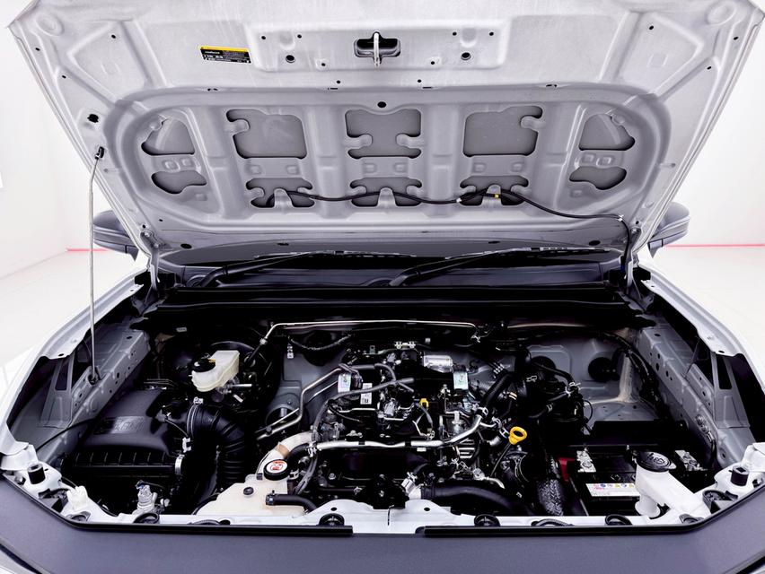 TOYOTA HILUX CHAMP 2.4 LWB AT STANDARD CAB 2025 6
