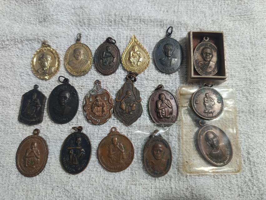 รวมเหรียญหลวงพ่อคูณ ปริสุทโธ 17เหรียญ