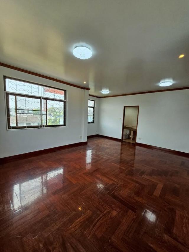 ให้เช่าบ้านเดี่ยวลาดพร้าว 93 รีโนเวทใหม่ทั้งหลัง ไลน์ไอดี  @ibx7531n 6